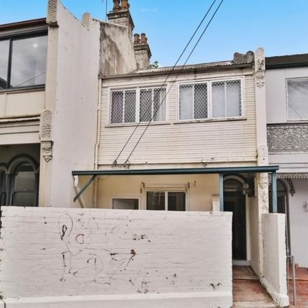 Affordable Room with Private Bathroom and Living Room/Study in Conveniently Located Guest House - Photo 3