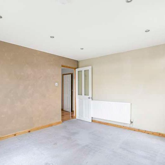 Edgeworth Road, New Barnet, Hertfordshire, EN4 - Photo 1