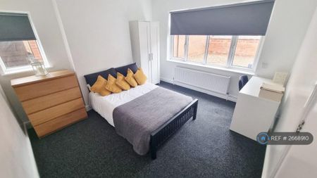 4 bedroom detached house to rent - Photo 4