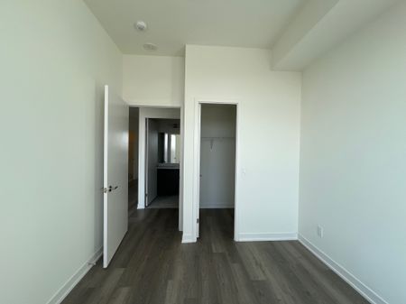 NEXT2 AT ELGIN EAST: BAYVIEW & ELGIN MILLS (2 DAVID EYER RD) AD#101421 - Photo 3