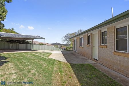 SPACIOUS 4 BEDROOMS WITH ELEVATED VIEWS! - Photo 5