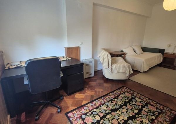 Tenho quartos para alugar Lisboa av EUA