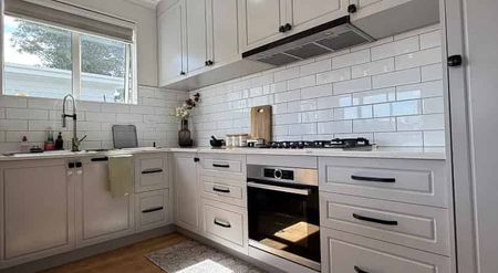 Papakura Ã¢Ãâ¬Ã" Pristine 5 Bedroom Family Home for Rent! - Photo 2