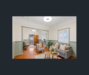 Premium Location, Air-Conditioned 4 Bedroom Family Home - Photo 2