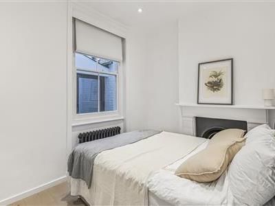 Warriner Gardens, SW11 - Photo 1