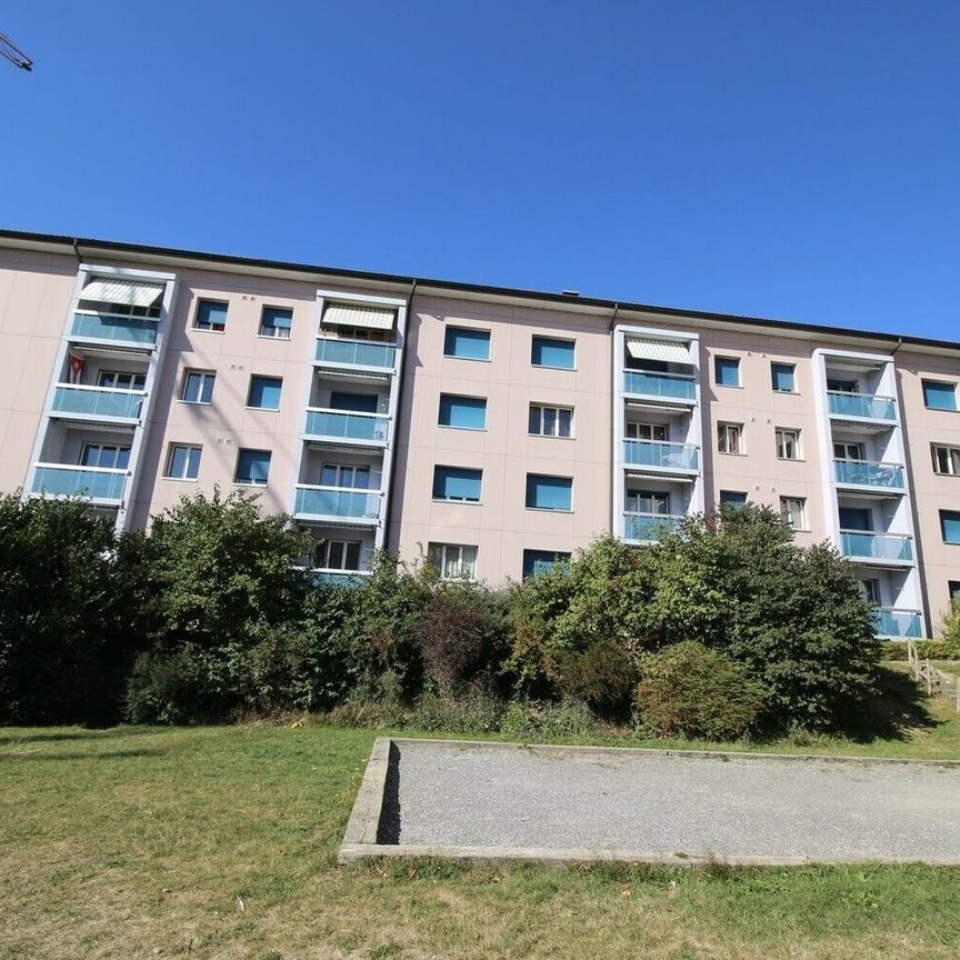 Très beau logement de 3 pièces entouré de verdure, proche toutes commodités - Photo 2