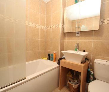 West Hill Road, Woking, Surrey, GU22 - Photo 4