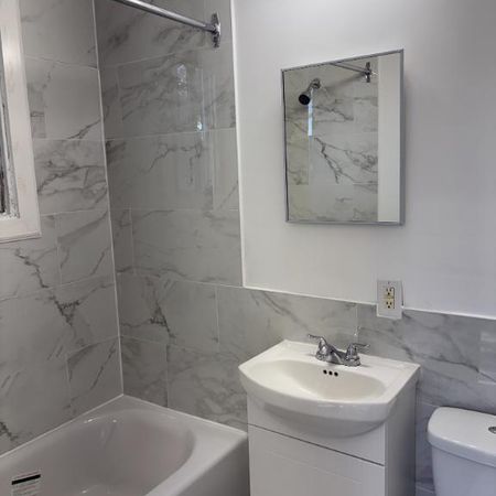 Offre spéciale!! Premier mois gratuit. 4 ½ au 20 avenue Quintal. Disponible dès maintenant - Photo 3