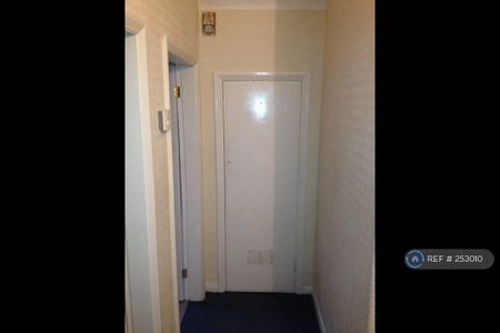 2 bedroom maisonette to rent - Photo 4