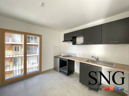 T3 AVEC LOGGIA ET PARKING - Photo 2