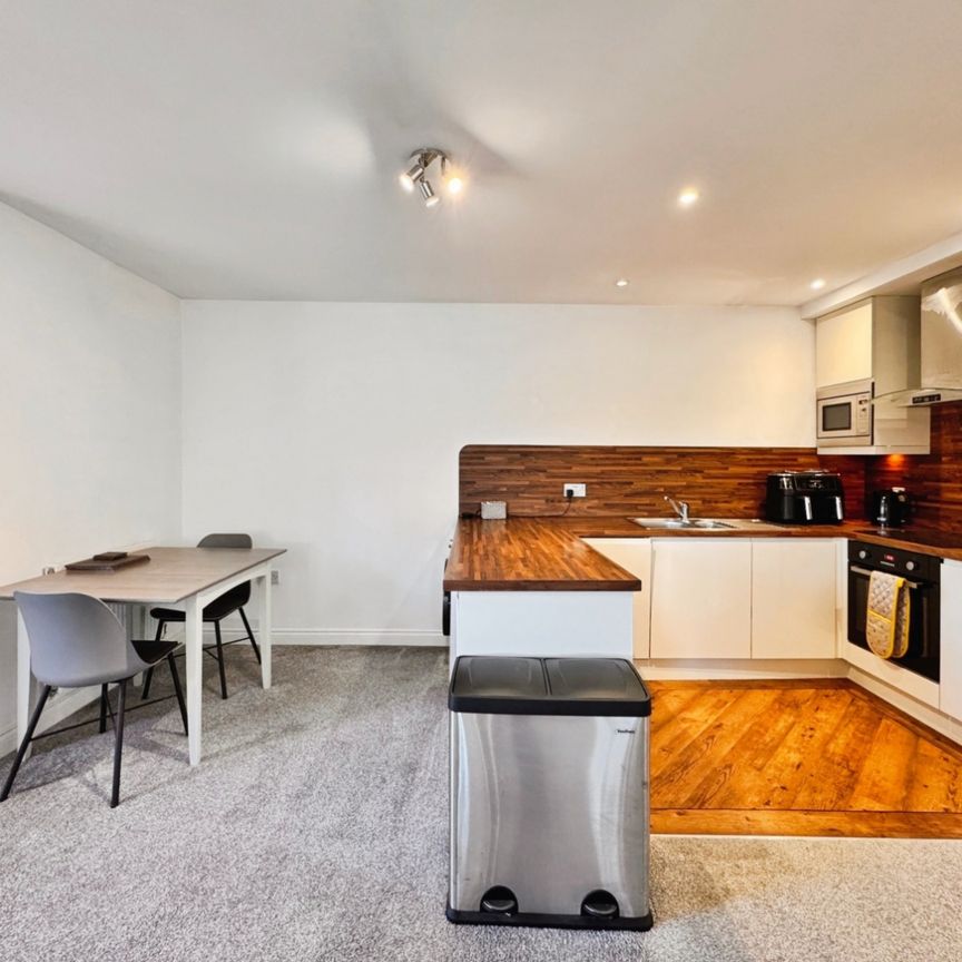Weir Gardens, Rayleigh - Photo 1