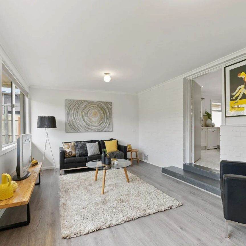 Light, Bright & Spacious Family Home - Photo 2