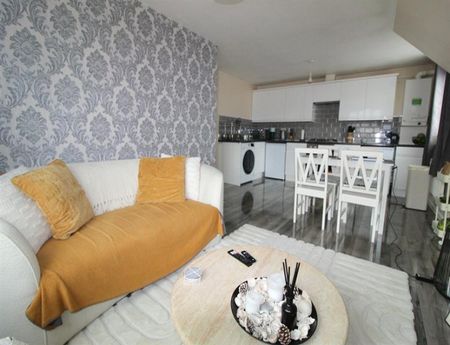3 Bedroom Apartment To Let - Photo 2