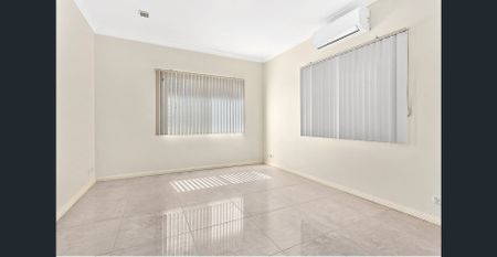 Private, Quite & Convenient Located Home - Photo 3