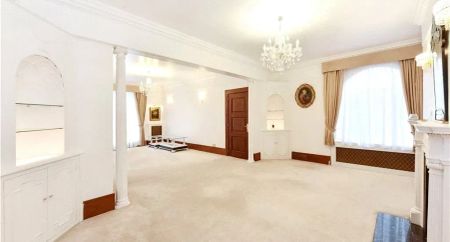 4-Bedroom Flat for Rent at Berkeley Court, NW1 - Photo 3