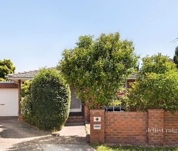 1/15 Elizabeth Crescent, Carnegie - Photo 2