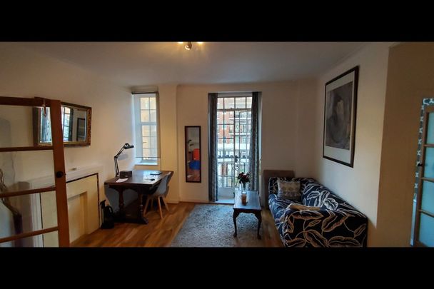 Studio Flat, Mortimer Court, NW8 - Photo 1