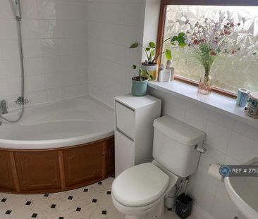 1 bedroom in a house share to rent - Photo 6