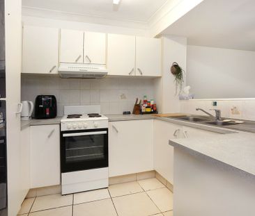 CHARMING TOWNHOUSE IN CENTRAL NERANG - Photo 5