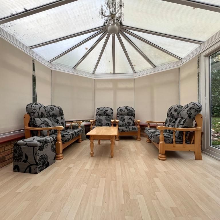 5 bedroom detached house to rent - Photo 1