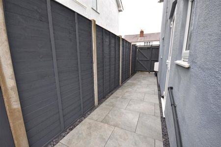 2 bedroom semi-detached house to rent - Photo 5