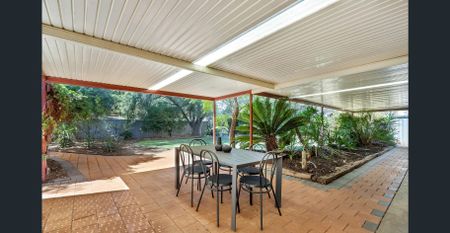 Very Neat and Tidy - Photo 5