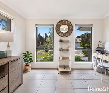 Comfortable and spacious living - Photo 3