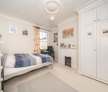 3 bedroom flat to rent - Photo 4