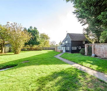 A charming a characterful home in the village of Laddingford. - Photo 4