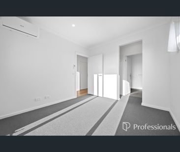 11 Lanark Street, Clyde North, Vic 3978 - Photo 3