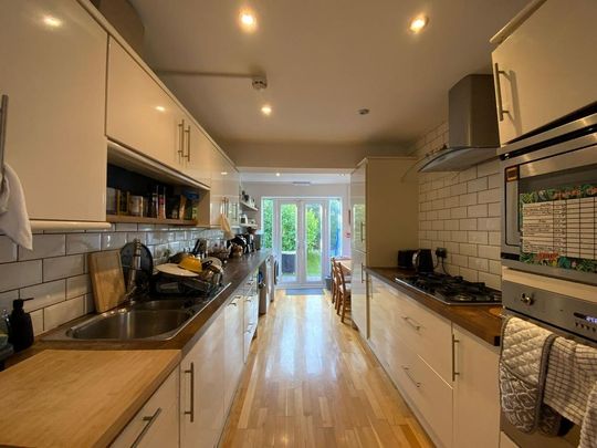 1 bedroom in a house share to rent - Photo 1