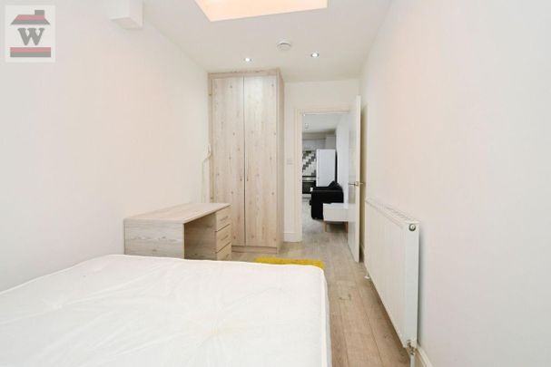 St. Johns Road, Isleworth, TW7 - Photo 1