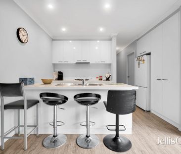 Stylish, Spacious, and Perfectly Located - Photo 4