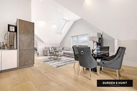 89 High Road, Loughton - Photo 4