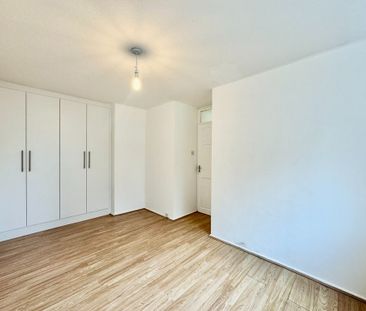 4 Bed Terraced House, Blomfield Court, SW11 - Photo 4