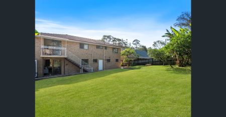 SPACIOUS FAMILY LIVING WITH A VERSATILE DOWNSTAIRS RETREAT - Photo 3