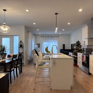 **Disponible Mars 2026** 3 chambres à coucher 2 salle de bain Appartement 5 1/2 spacieux - Photo 2