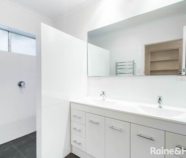 Spacious 5 Bedroom + Study Family Home in Sought-After Hawthorndene - Photo 4
