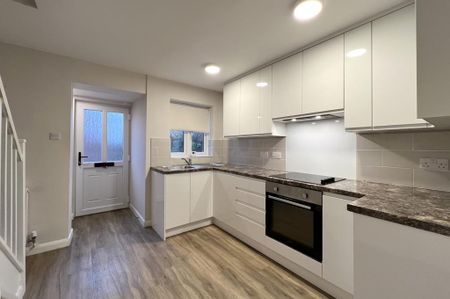 2 bedroom semi-detached house to rent - Photo 4