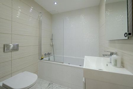 4 bedroom semi-detached house to rent - Photo 4