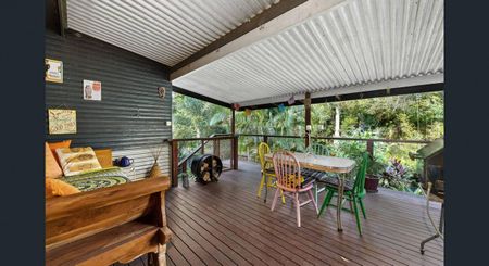 Charming Family Home in Boreen Point - Photo 3