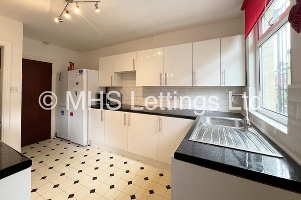 7 Bedroom Mid Terraced House for rent in Estcourt Avenue - Photo 1