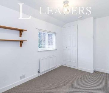 Central Leatherhead, KT22 - Photo 4