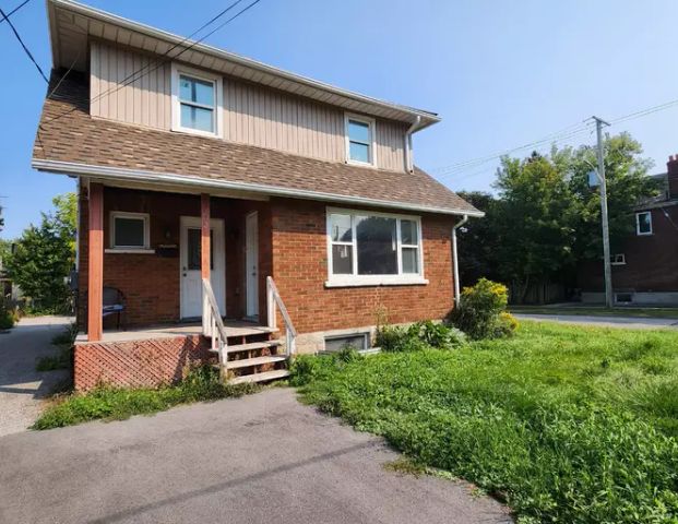 GORGEOUS 2 Bdrm Main Floor! QUARTZ COUNTERTOPS! Avail NOV 1st or sooner! | 103 Ritson Road South, Oshawa - Photo 1