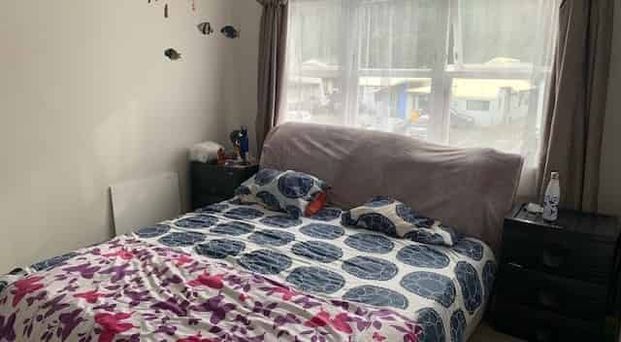 Two Stories on Carlyle - Photo 1