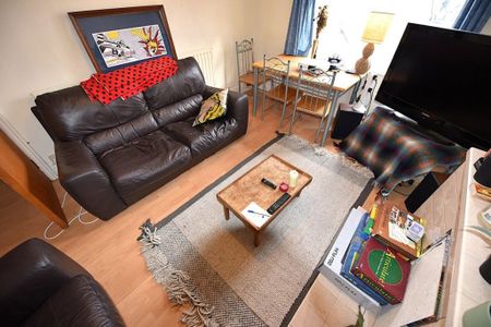 3 bedroom House in Mayville Avenue, Leeds - Photo 4