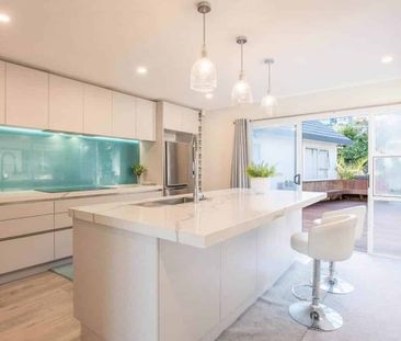 Looking for a full-time working single man - Photo 3