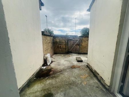 Leyland Road, Burnley - Photo 3