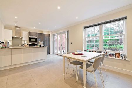 Well presented two bedroom apartment, in state of the art development, set in the vibrant village of Wargrave. - Photo 4
