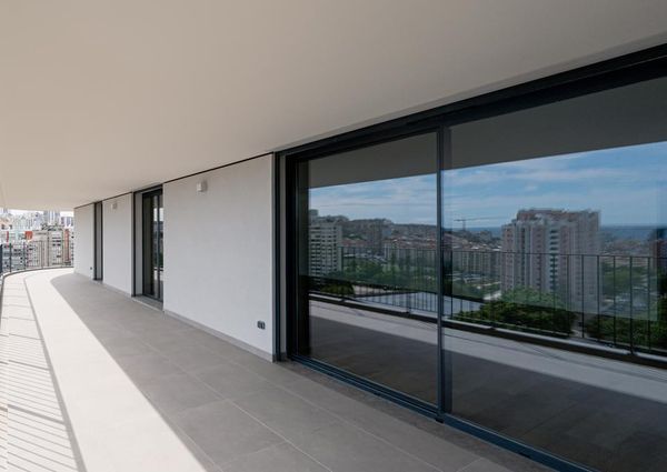 4 Bedroom Apartment with swimming pool, Miraflores, Oeiras